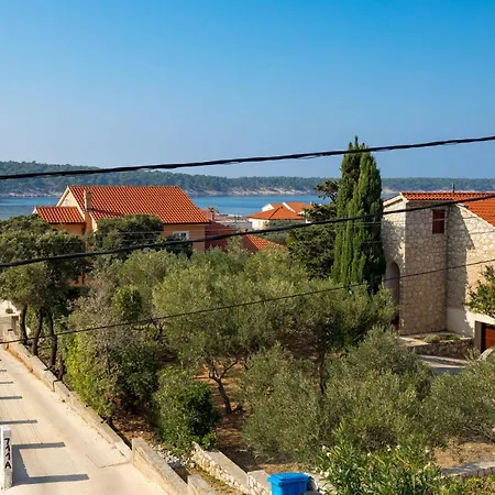 Amazing In Barbat-rab With Wifi Barbat na Rabu