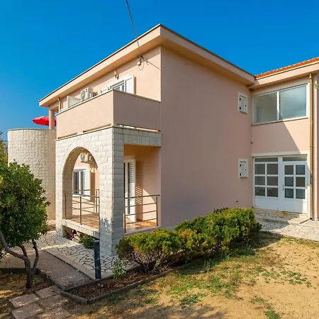 Awesome In Barbat-rab Appartement *