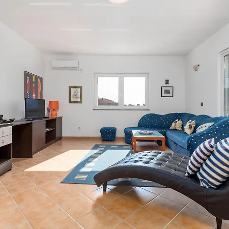 Amazing In Barbat-rab With Wifi Apartment