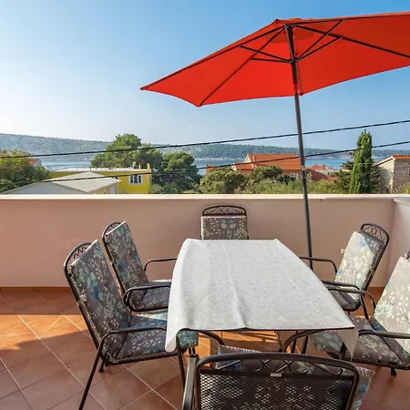 Apartment Amazing In Barbat-rab With Wifi