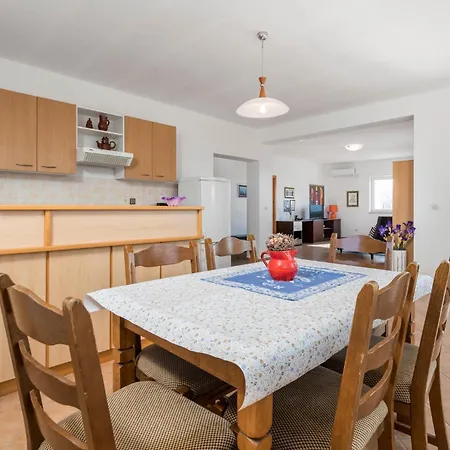 Apartment Amazing In Barbat-rab With Wifi *