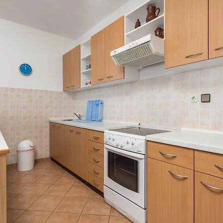 Apartment Amazing In Barbat-rab With Wifi