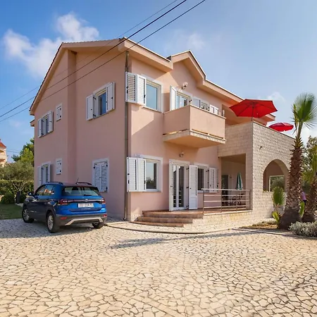 Amazing In Barbat-rab With Wifi Apartment Barbat na Rabu