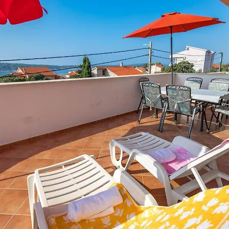 Appartement Awesome In Barbat-rab