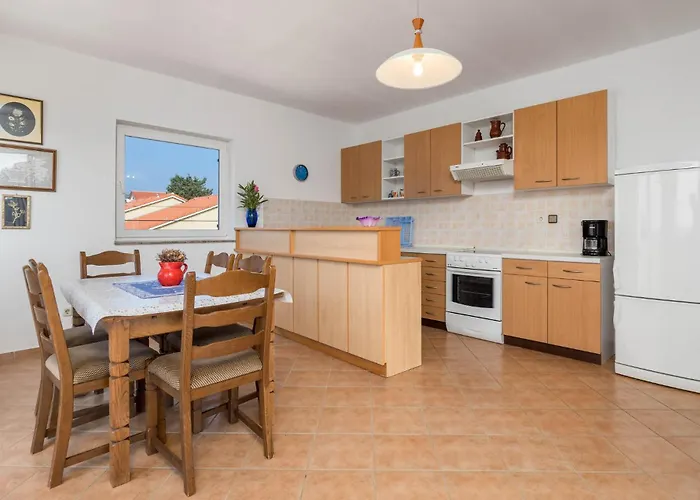 Awesome In Barbat-rab Appartement *